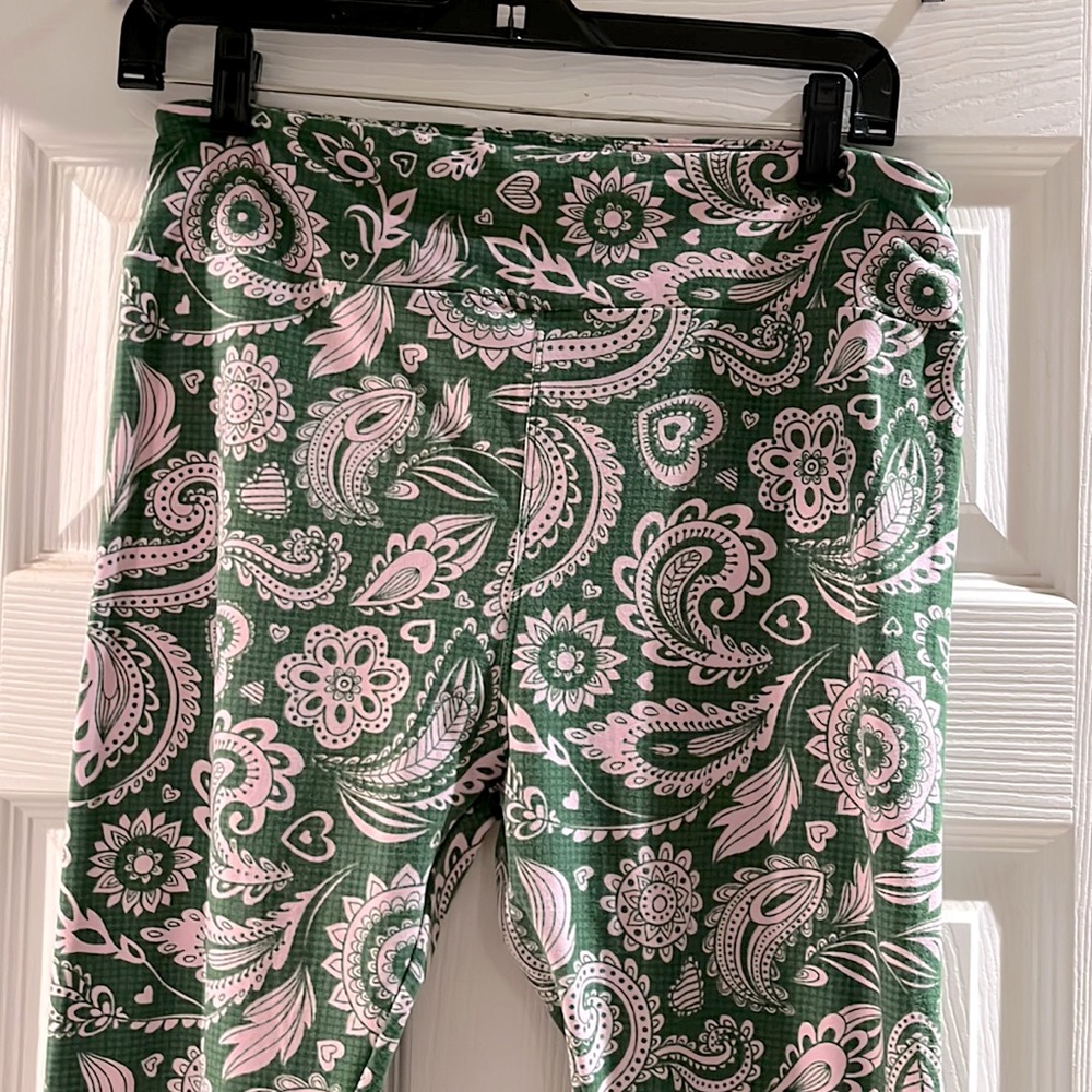 NWOT Lularoe TC leggings super cute and different green & pink print
